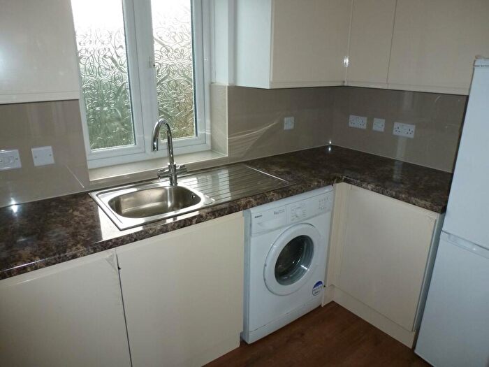 2 Bedroom Apartment To Rent In Walsingham Close, Hatfield, AL10