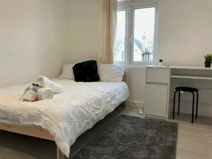 Studio To Rent In Bellingham Road, London, SE6
