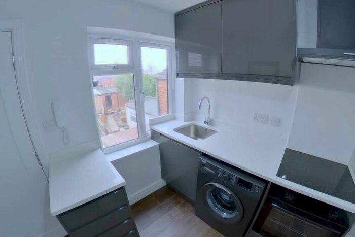 1 Bedroom Flat To Rent In Vicarage Road, B14