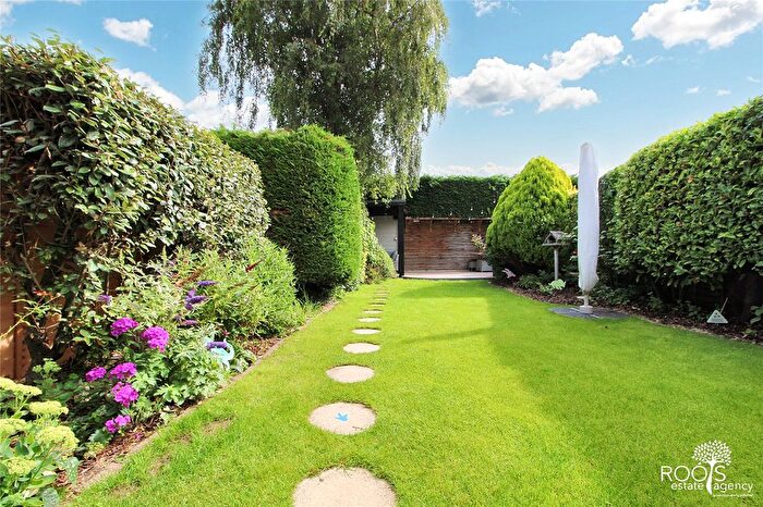 3 Bedroom Semi-Detached House For Sale In Ilkley Way, Thatcham, RG19