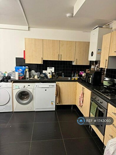 6 Bedroom Terraced House To Rent In Charter Avenue, Coventry, CV4