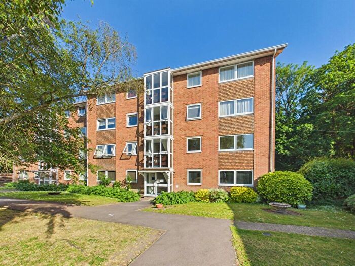 2 Bedroom Apartment For Sale In Dell Farm Road, Ruislip, HA4