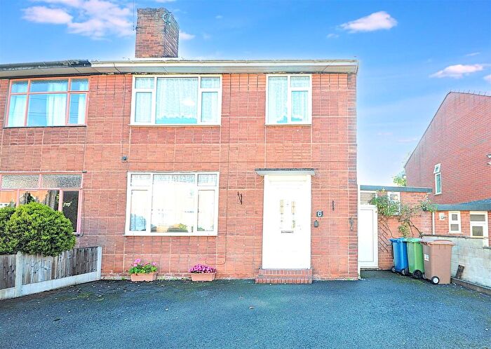 3 Bedroom Semi-Detached House For Sale In Kent Grove, Stone, ST15
