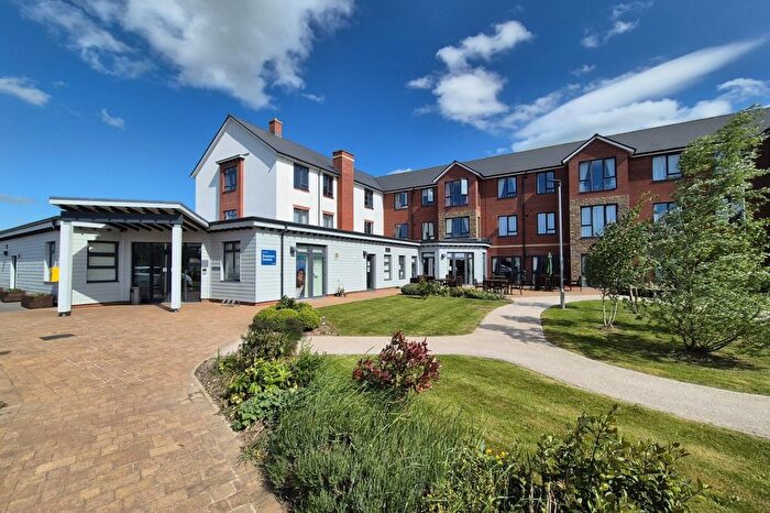 2 Bedroom Flat For Sale In Moorhen Road, Yatton, Bristol, BS49