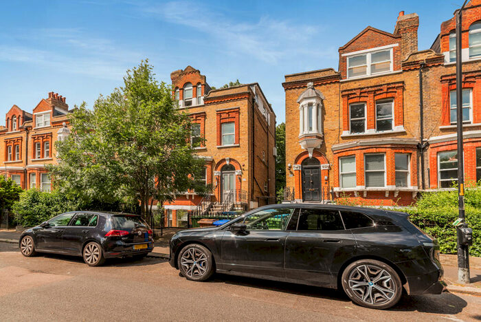 Apartment To Rent In The Gardens, East Dulwich London, SE22