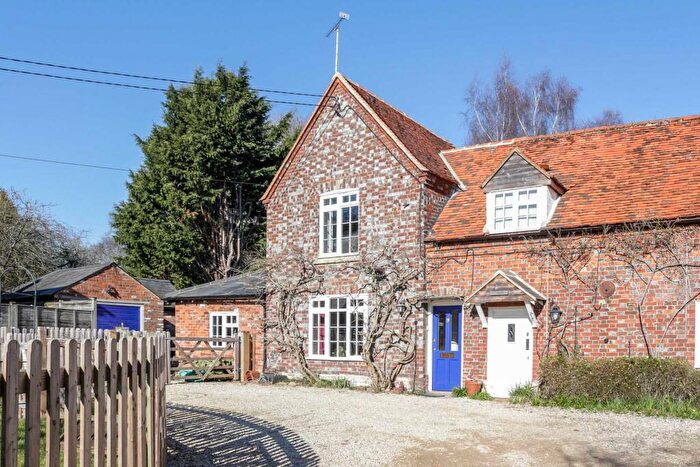 4 Bedroom Cottage To Rent In Thame Road, Warborough, OX10
