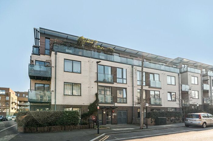 2 Bedroom Flat For Sale In Riddell Court, Campsbourne Road, London, N8
