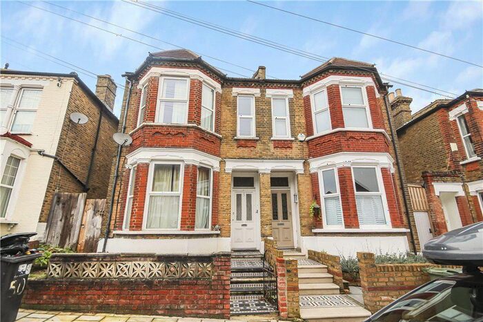 3 Bedroom Flat To Rent In Wolfington Road, London, SE27