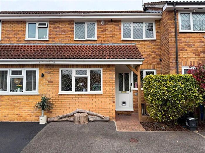 3 Bedroom Terraced House For Sale In Simmonds Close, Bracknell, RG42