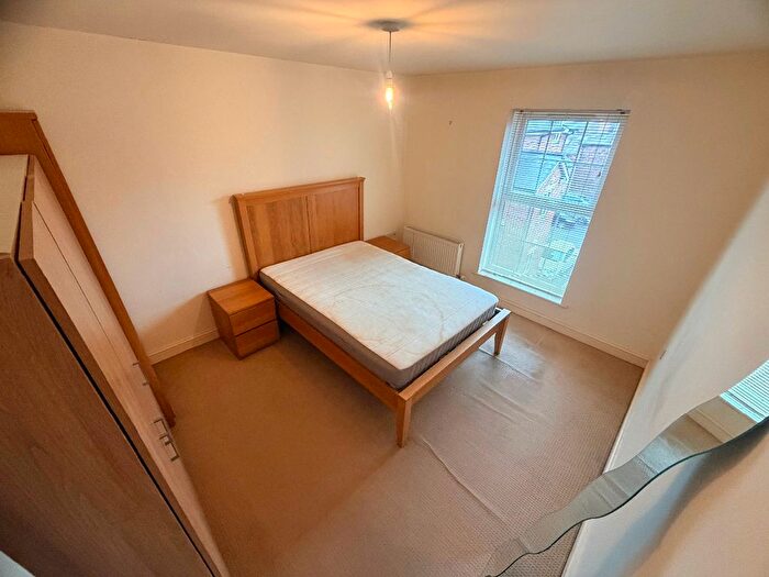 2 Bedroom Flat To Rent In Standishgate, Wigan, WN1