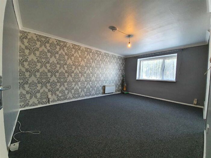 2 Bedroom Flat To Rent In Old Park Mews, Heston, Hounslow, TW5