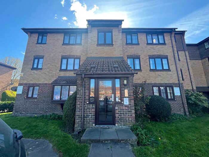 1 Bedroom Flat To Rent In Conway Gardens, Grays, RM17