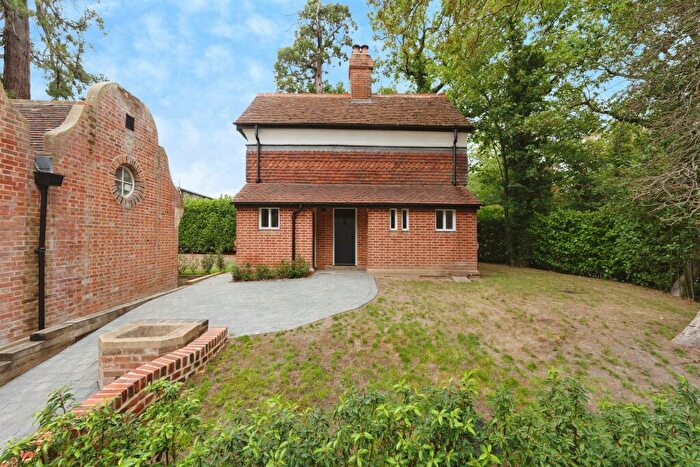 2 Bedroom Character Property For Sale In Brookshill, Harrow, HA3