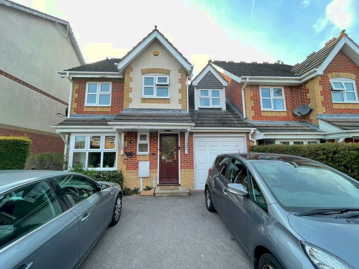 4 Bedroom Detached House To Rent In Hadleigh Drive, Sutton, Surrey, SM2
