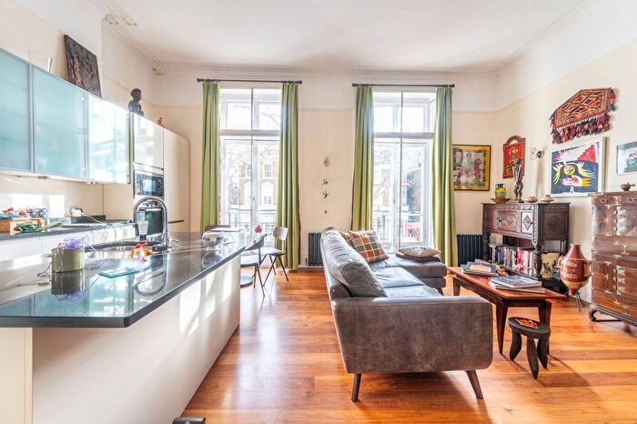 1 Bedroom Flat For Sale In Holland Park Avenue, Holland Park, London, W11