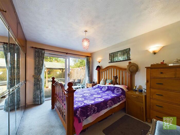 2 Bedroom Bungalow For Sale In Nine Mile Ride, Finchampstead, Wokingham, Berkshire, RG40