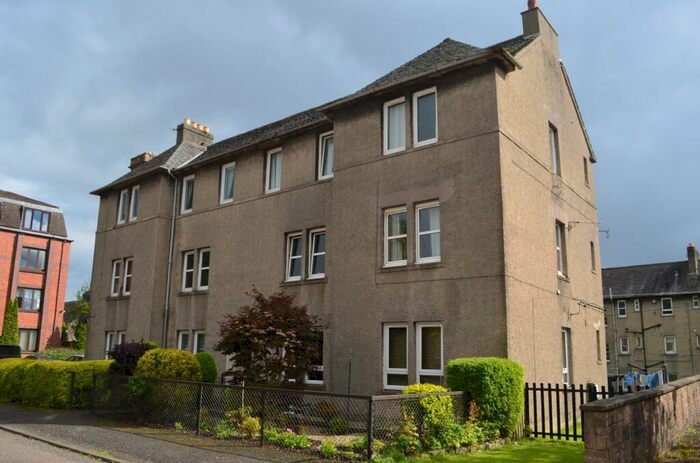 2 Bedroom Flat To Rent In Columba Street, Helensburgh, Argyll And Bute, G84