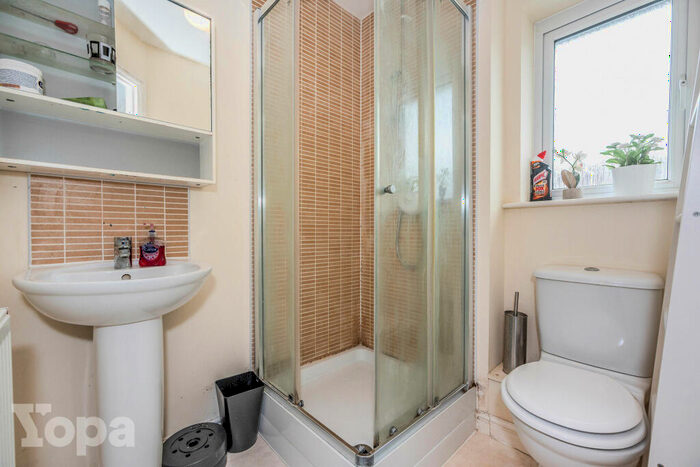 3 Bedroom End Of Terrace House For Sale In Lockwood Place, Dartford, DA1