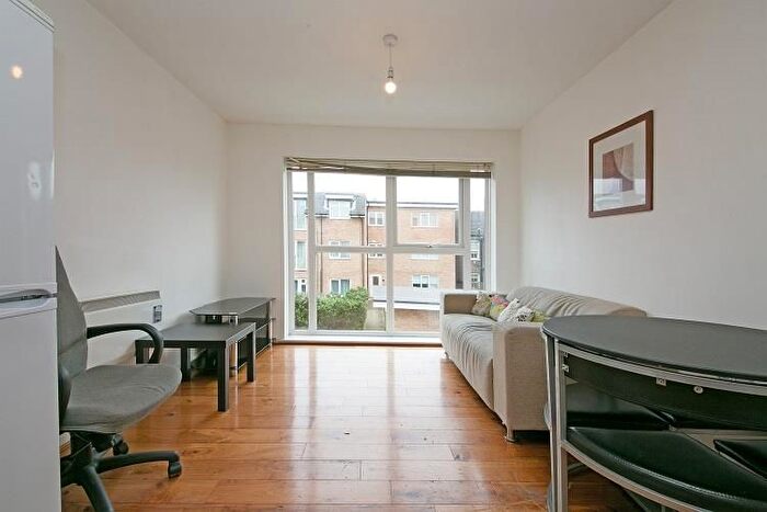 3 Bedroom Flat To Rent In Park Road, Colliers Wood, SW19
