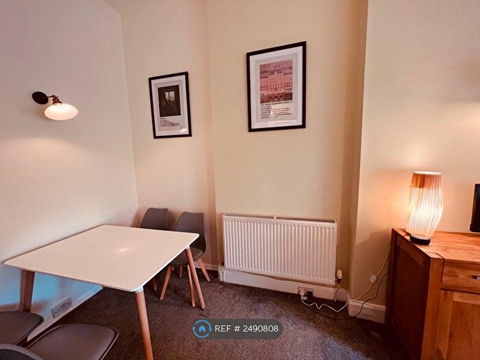 3 Bedroom Flat To Rent In Polwarth Gardens, Edinburgh, EH11