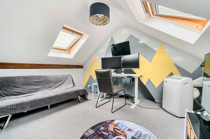3 Bedroom Terraced House For Sale In Kent Road, Old Town, Swindon, Wiltshire, SN1