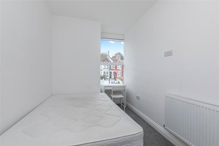 5 Bedroom House Of Multiple Occupation To Rent In Elm Grove, Brighton, BN2