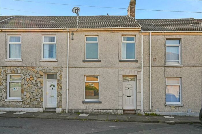 4 Bedroom Terraced House To Rent In Glanmor Road, Llanelli, SA15