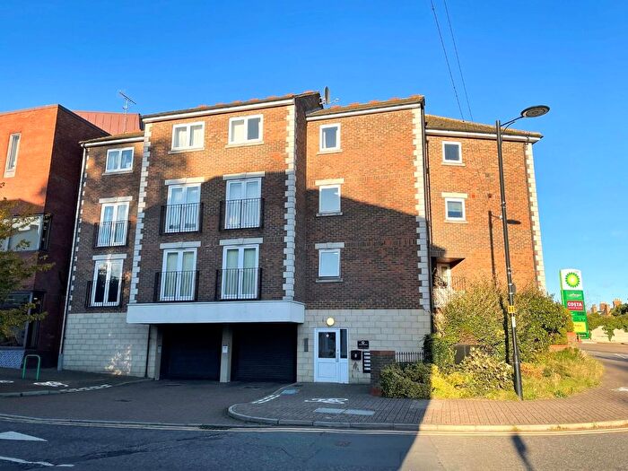 2 Bedroom Flat For Sale In Lake Street, Leighton Buzzard, LU7