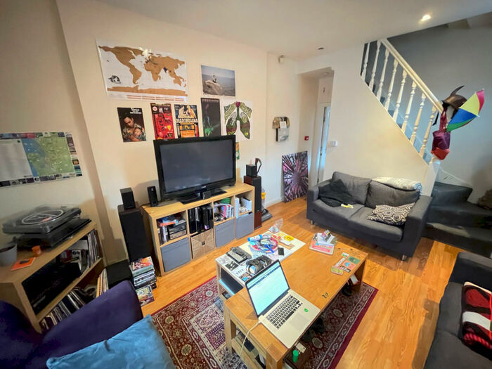 4 Bedroom End Of Terrace House To Rent In Ash View, Leeds, West Yorkshire, LS6