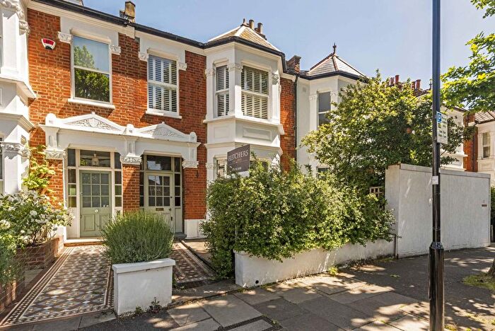 4 Bedroom Property To Rent In Prebend Gardens, Chiswick, W4