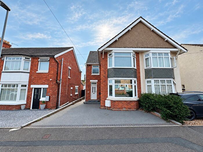 4 Bedroom Semi-Detached House For Sale In Knightsdale Road, Weymouth, DT4