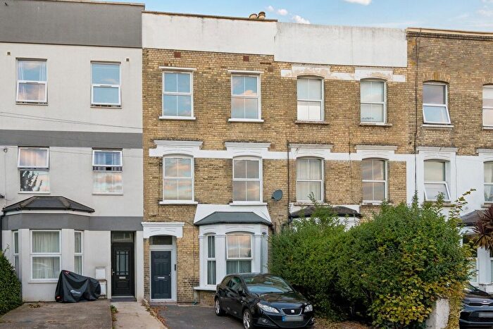 3 Bedroom Flat For Sale In Birchanger Road, South Norwood, London, SE25
