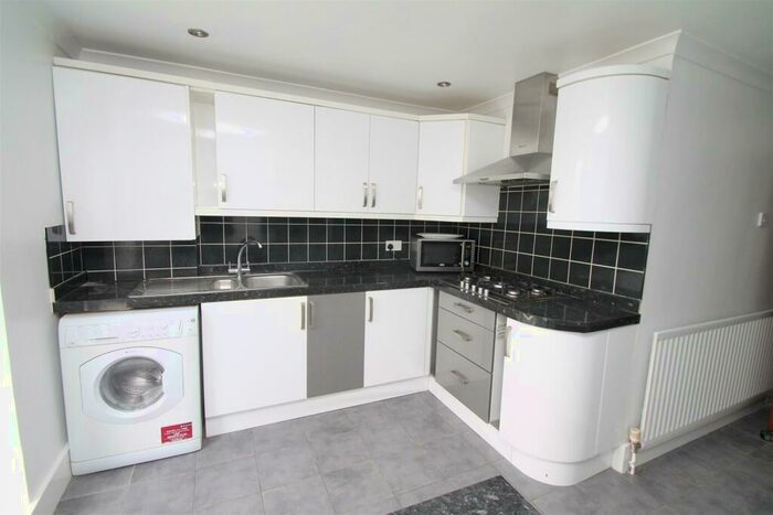 3 Bedroom Flat To Rent In Russell Road, Palmers Green, London, N13