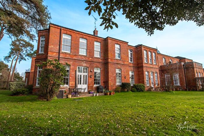 3 Bedroom Apartment For Sale In Whitecroft Park, Newport, PO30