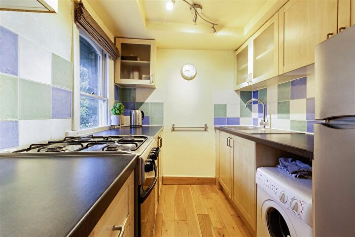 1 Bedroom Flat For Sale In Kingston Road, London, SW19