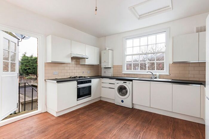 2 Bedroom Maisonette To Rent In Larden Road, Wendell Park, Acton, W3