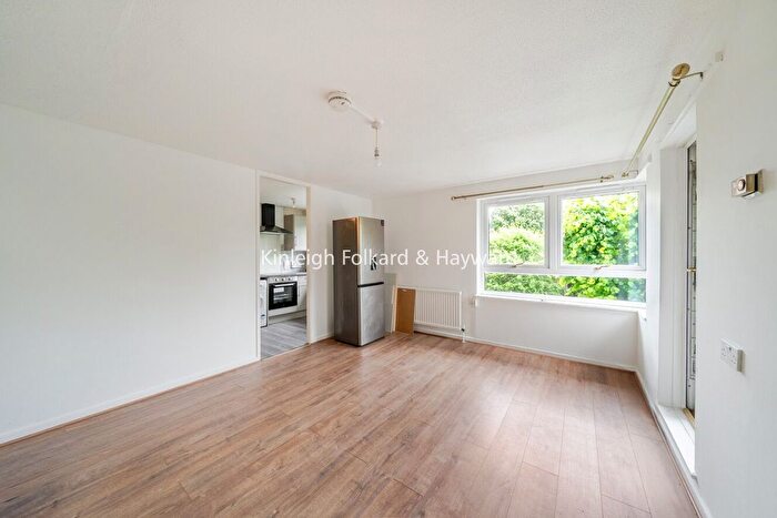 1 Bedroom Flat To Rent In Manaton Close, Peckham, London, SE15