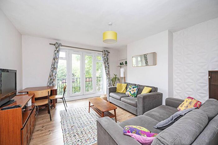2 Bedroom Flat To Rent In Burma Road, Stoke Newington, London, N16