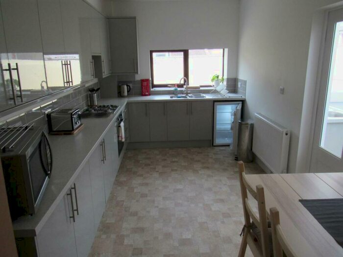 6 Bedroom End Of Terrace House To Rent In Beverley Road, Horfield, Bristol, BS7