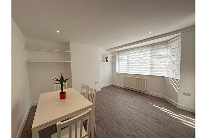 1 Bedroom Flat To Rent In Connell Crescent, Ealing, Ealing, W5
