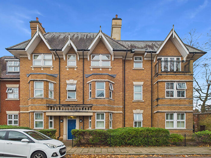 2 Bedroom Flat To Rent In Lansdowne Road, Bromley, Kent, BR1