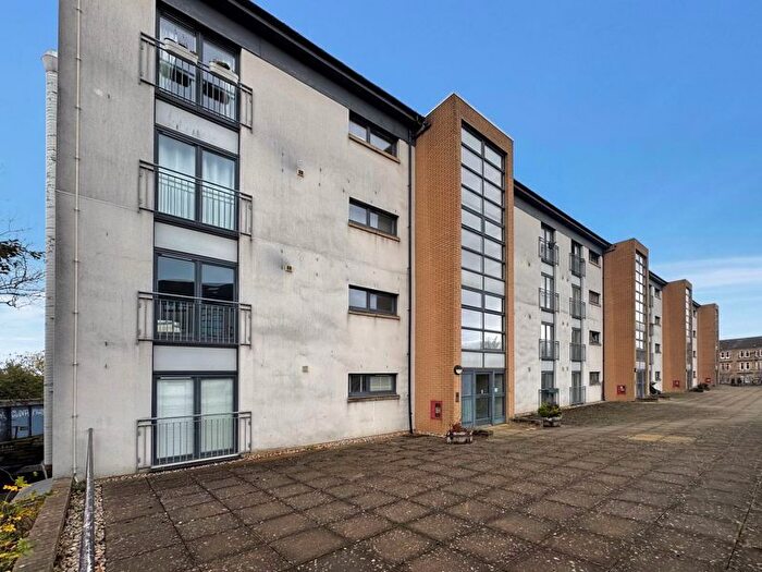 2 Bedroom Flat For Sale In White Cart Court, Shawlands, G43