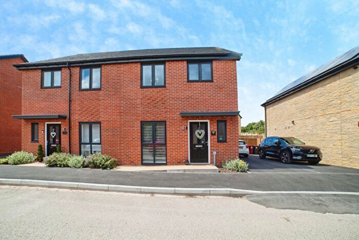 3 Bedroom Semi-Detached House For Sale In Foxglove Way, Mansfield, Nottinghamshire, NG20