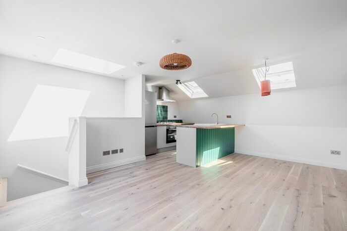 3 Bedroom Flat To Rent In Rushmore Road, London, E5