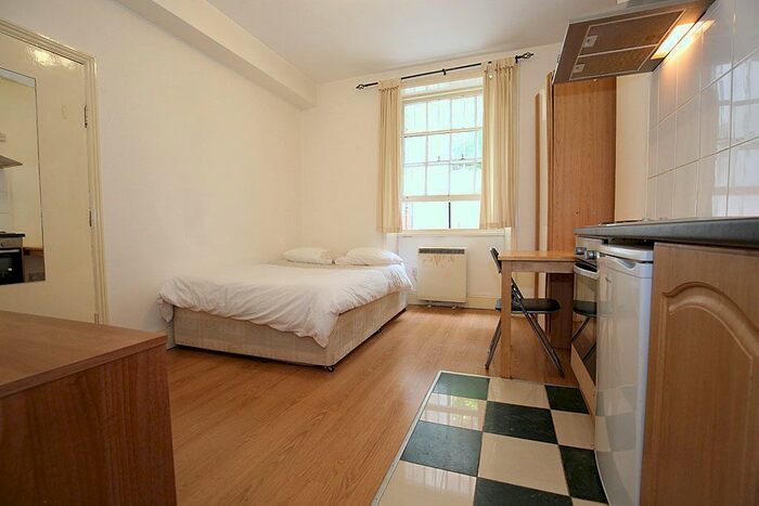 Studio To Rent In Invderness Terrace, Bayswater, W2