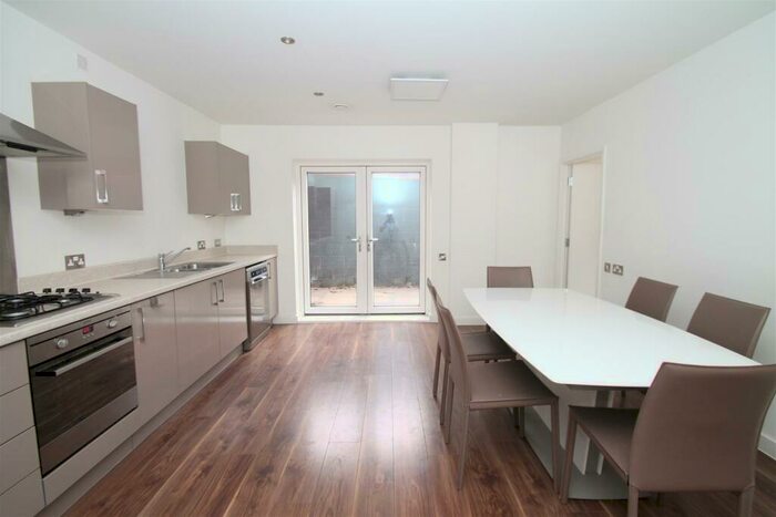 3 Bedroom Maisonette To Rent In Telford Road, London, N11