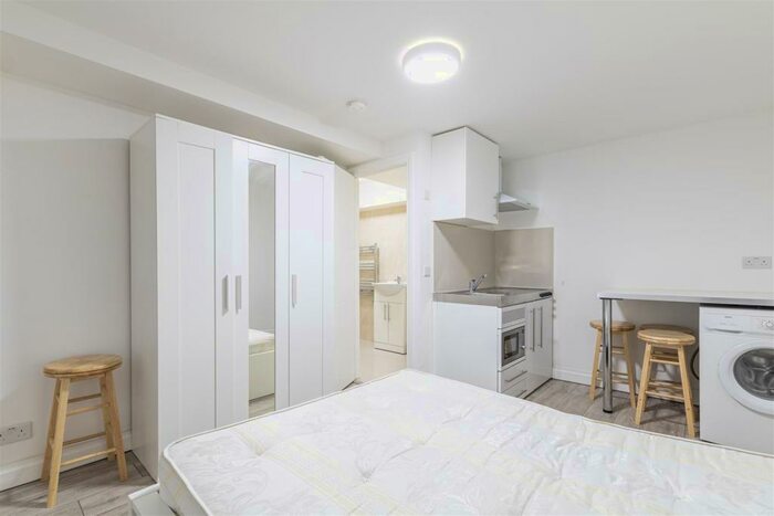 Studio To Rent In Harlesden Road, NW10