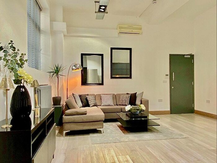 2 Bedroom Flat To Rent In Power Road, Acton Green, W4