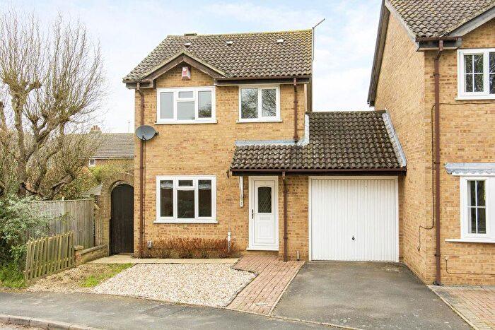 3 Bedroom Link Detached House To Rent In Albany Road, Market Harborough, LE16