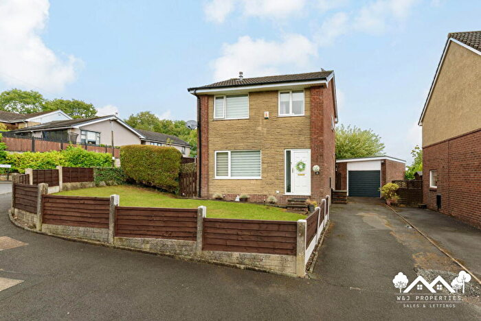 3 Bedroom Detached House For Sale In Duddon Avenue, Darwen, BB3